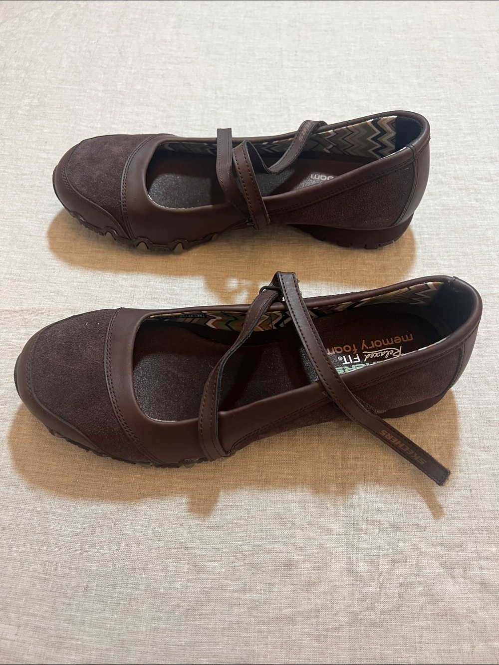 Skechers Brown Mary Jane Flats with Cross Strap and Memory Foam Insole. Size 9 - Picture 2 of 8